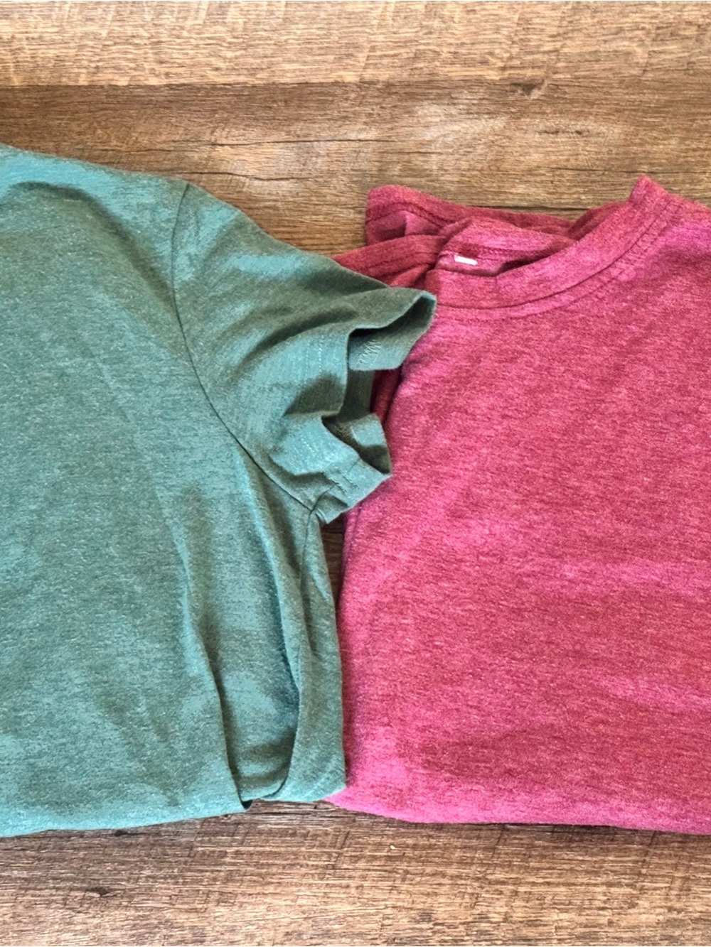 Women's Short Sleeve Crewneck Tee in Green and Raspberry - Unbranded